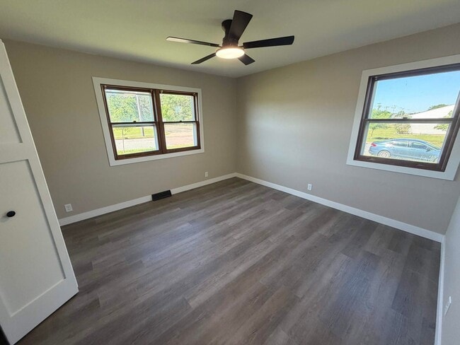 Photo - 652 W MacArthur Ave Unit 652 W MacArthur Ave