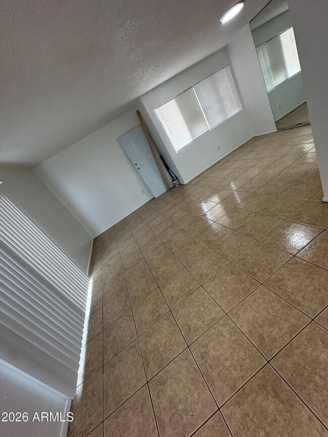 2684 N 43rd Ave