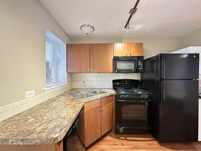 Photo - 674 N Orleans St Unit J03P