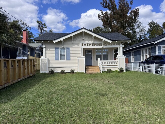 Building Photo - 2703 College St