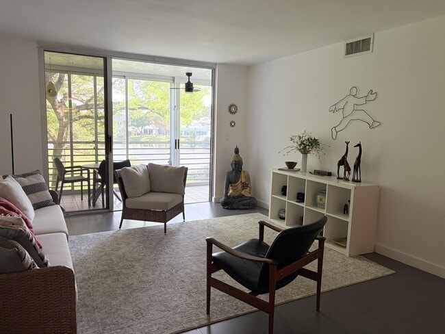 Photo - 3503 Oaks Way Unit 202