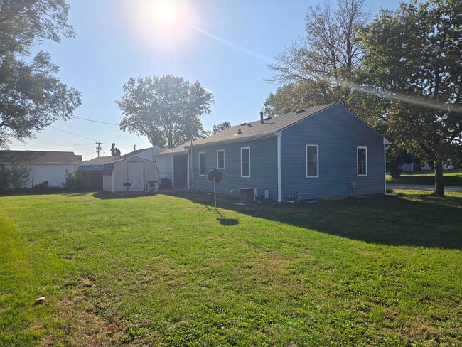 Photo - 128 E 17th St N