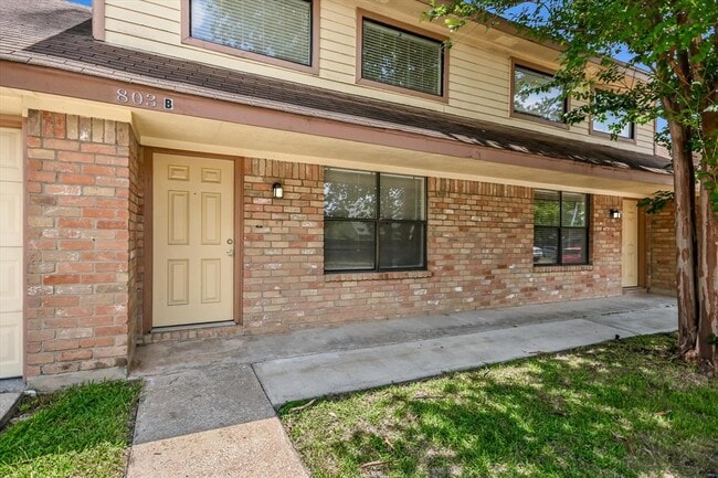 Photo - 803 Valley View Dr