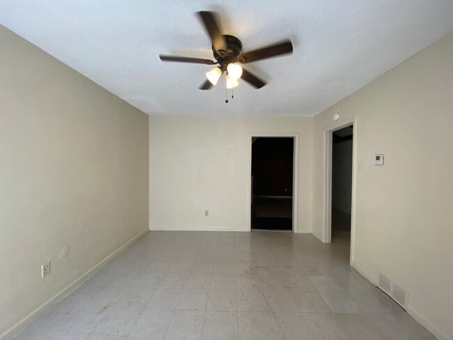 Photo - 4060 Stowe St