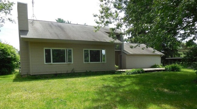 Building Photo - 9830 Yawkey St