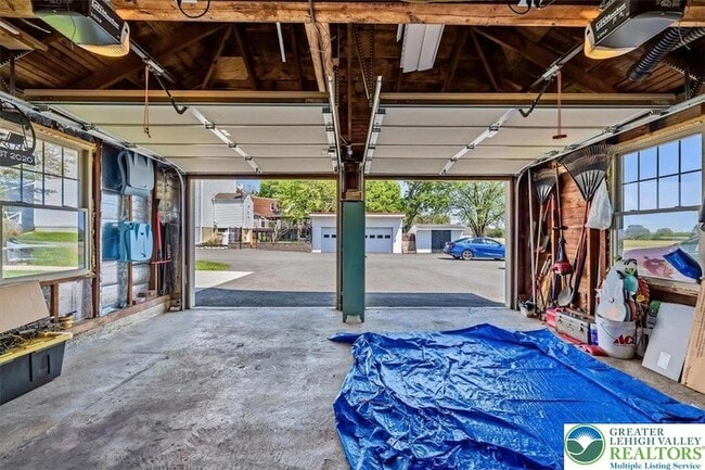 Photo - 8038 Main St