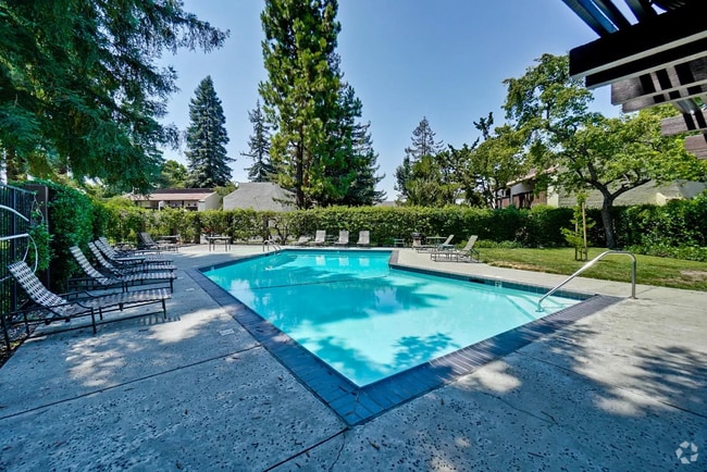 Building Photo - Charming 1 Bedroom 1 Bathroom Condo in the... Unit APT 7