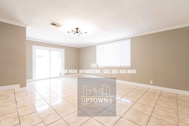 Photo - 9415 Linden St