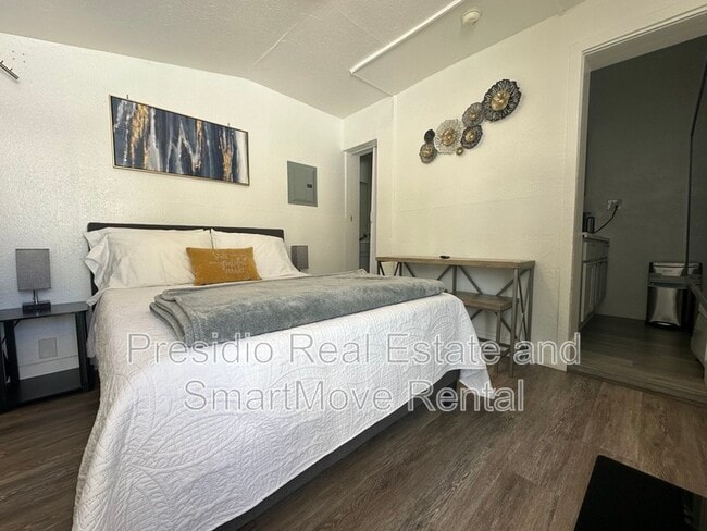 Building Photo - 1985 S 200 E