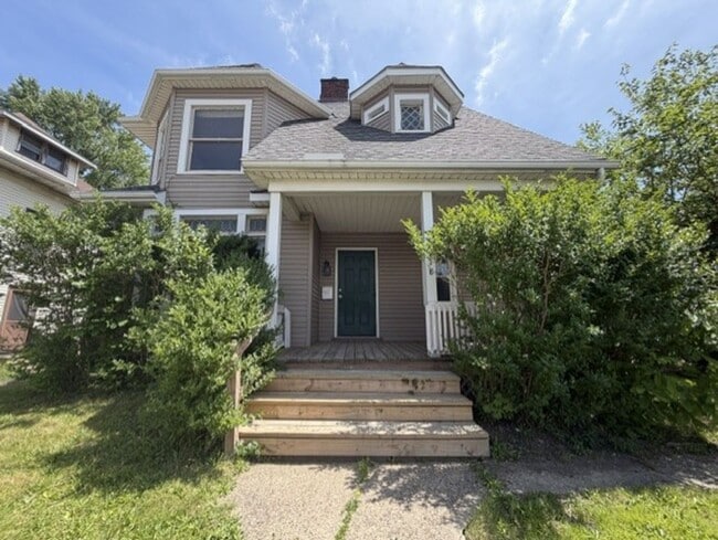 Building Photo - Spacious 4-Bedroom Home with 2 Full Baths, Central A/C & Fenced Yard!