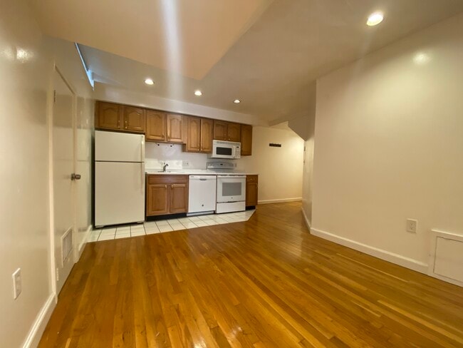 Building Photo - 23 Snow Hill St Unit 10 Rental