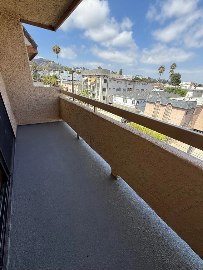 Photo - 1321 N Vista St Unit 302