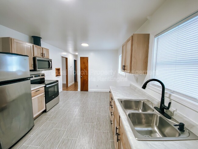 Photo - 1610 2nd St N