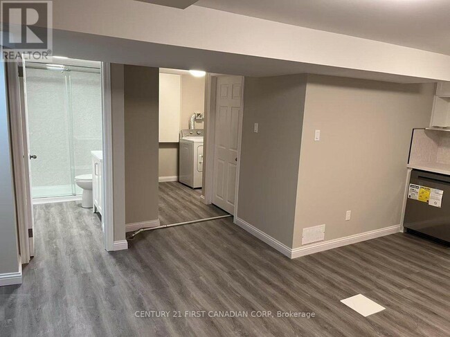 Photo - 711 Algoma Ave