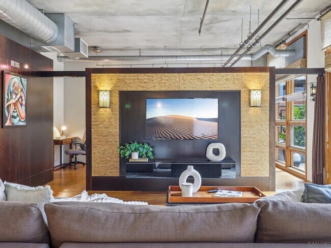 2 - 877 Island Ave Unidad 211