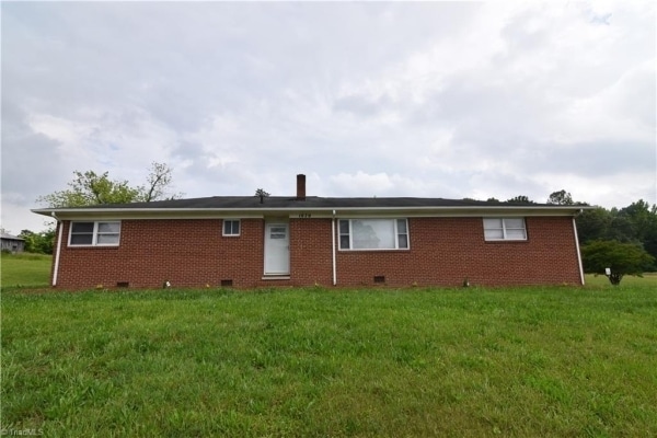 Building Photo - Brick Home