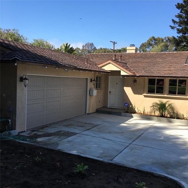 Photo - 3329 Palos Verdes Dr N House