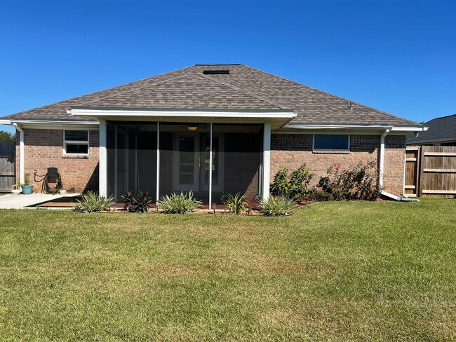 Photo - Spacious & Clean 3/2 in Sweet Gum Village ...
