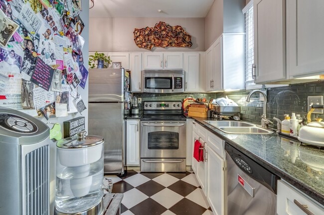 Photo - 1986 Eastend Dr