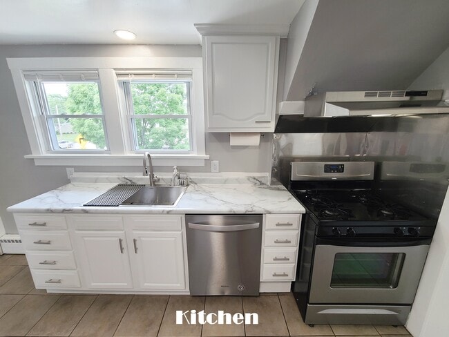 Building Photo - 38 N Western Ave Unit 2 Rental