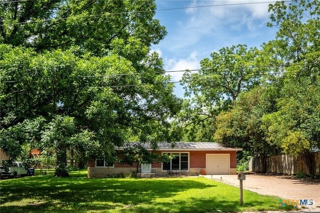 Building Photo - 2052 Gruene Rd Rental