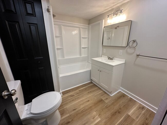 Photo - 517 Sheets St