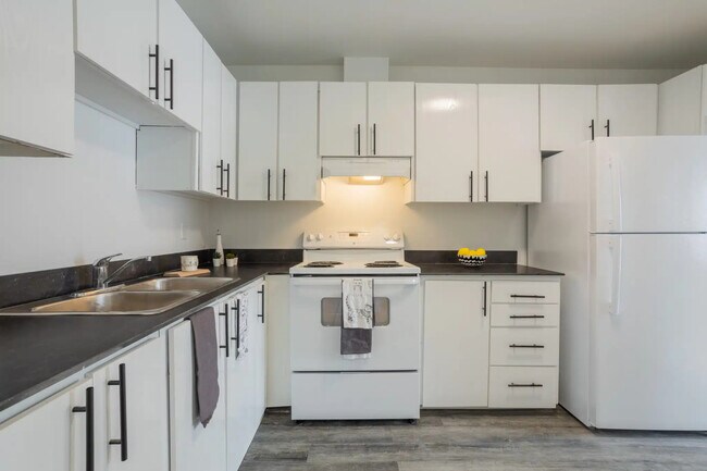 Photo - 2700 Thimens