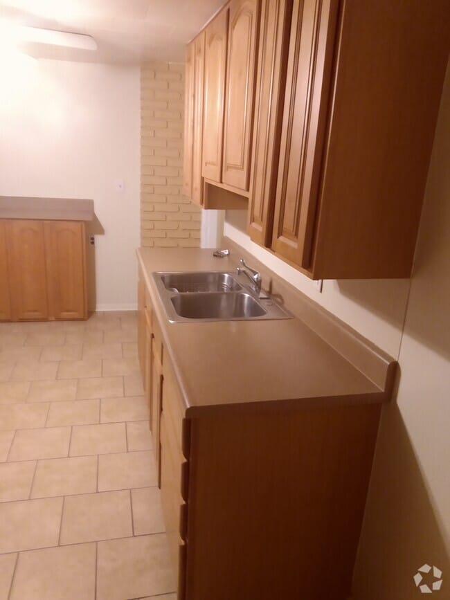 Building Photo - 806 Miller Ave Unit 806 Miller Rental
