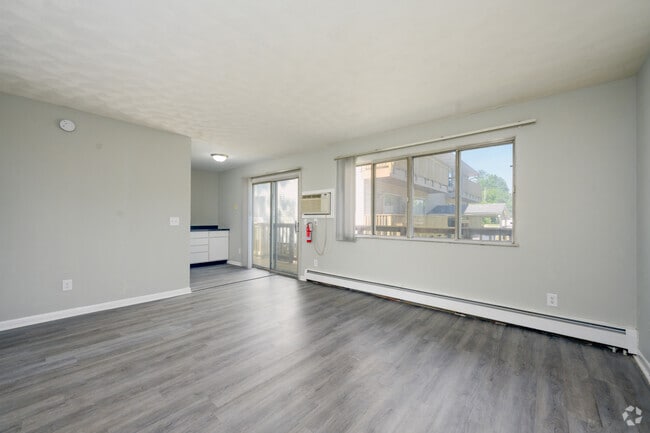 2BR, 1BA - 650SF - Living Room
