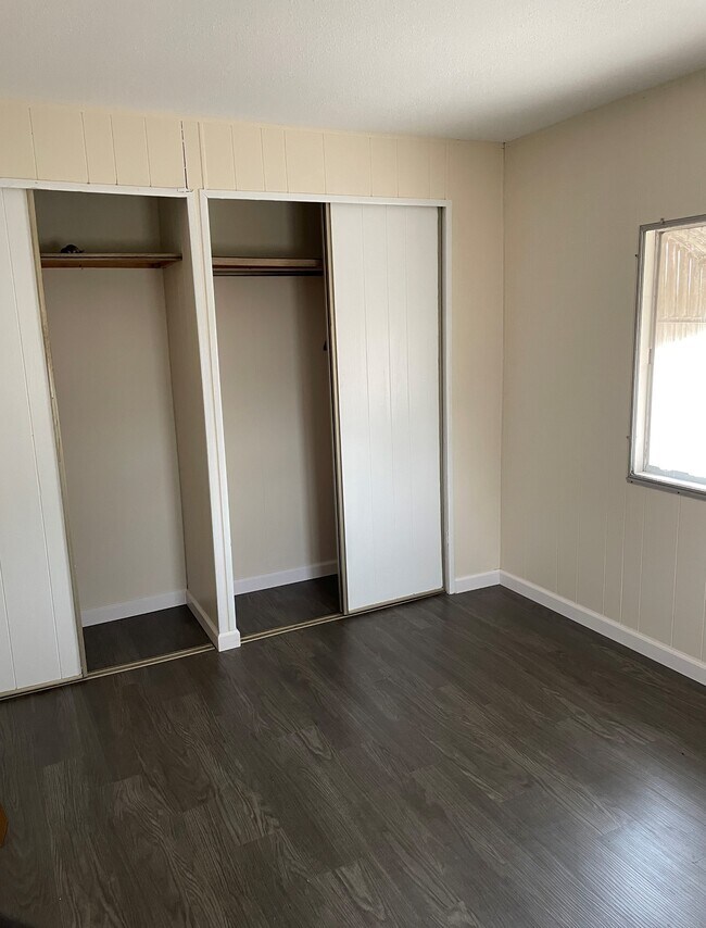 Photo - 201 E 5th St