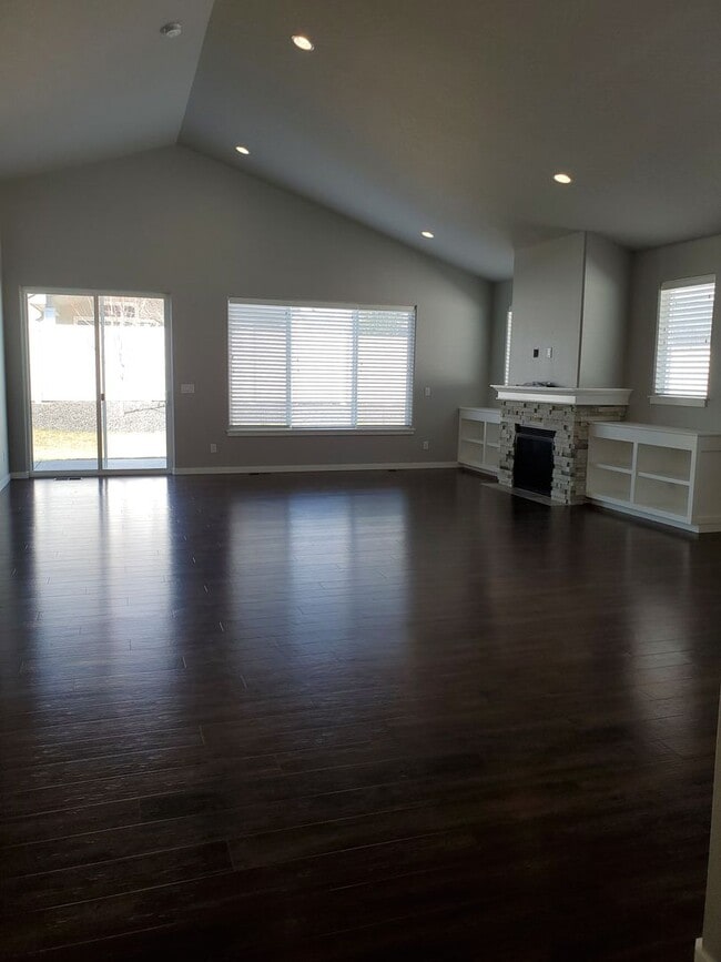 Photo - Immaculate Custom 3 bdrm Home for rent in the Montrose developement!