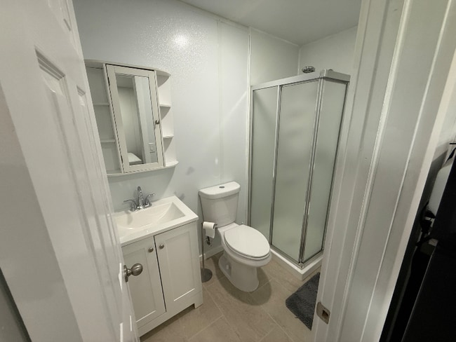 Photo - 231 W 41st St