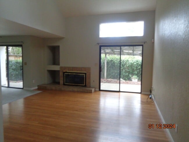 Photo - 1250 Redwood Ct