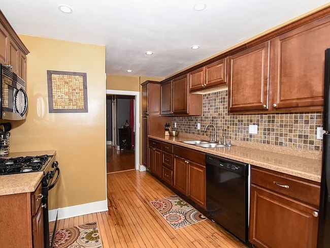 Photo - 1870 N Warren Ave