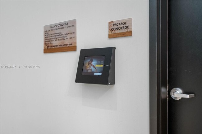 Photo - 16395 Biscayne Blvd