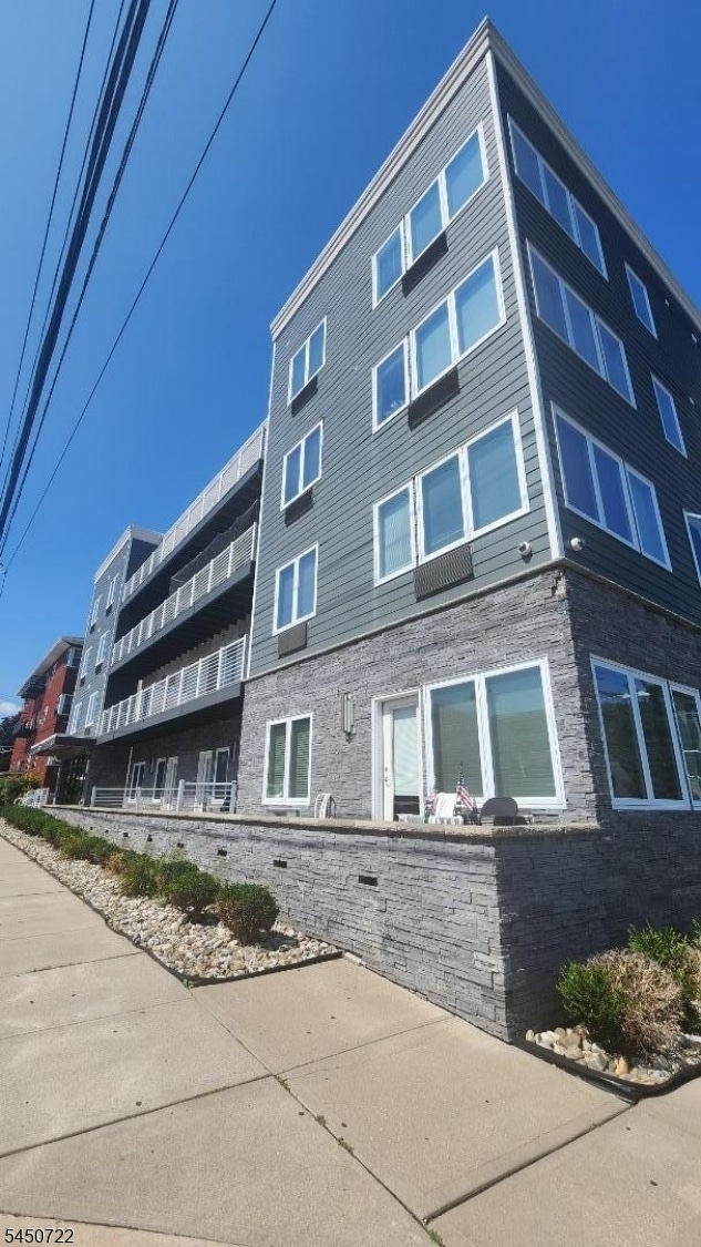 Building Photo - 241 Ridge Rd Unit 2E