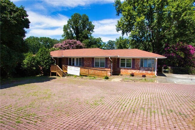 Photo - 1835 Lawrenceville Hwy House