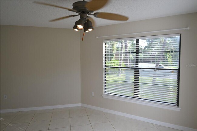 Photo - 605 Lennox Rd W