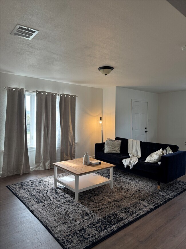 Photo - 5607 Collins Rd