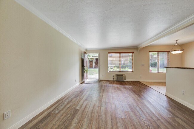 792 Avocado Ave