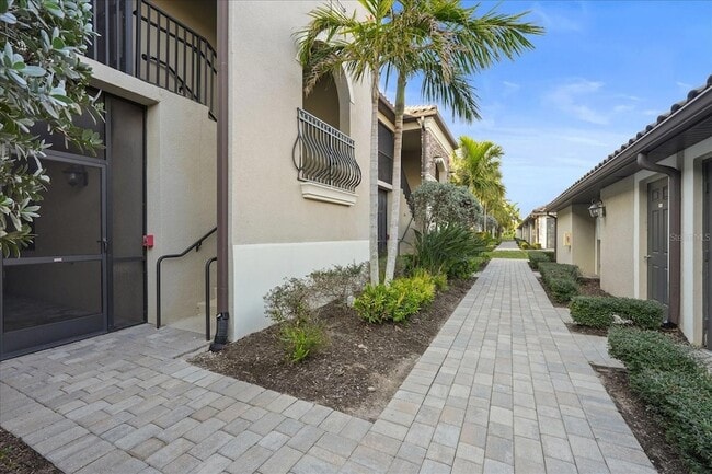 Photo - 5527 Palmer Cir Unit 205