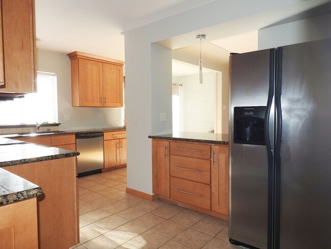 Photo - 760 Oneida St