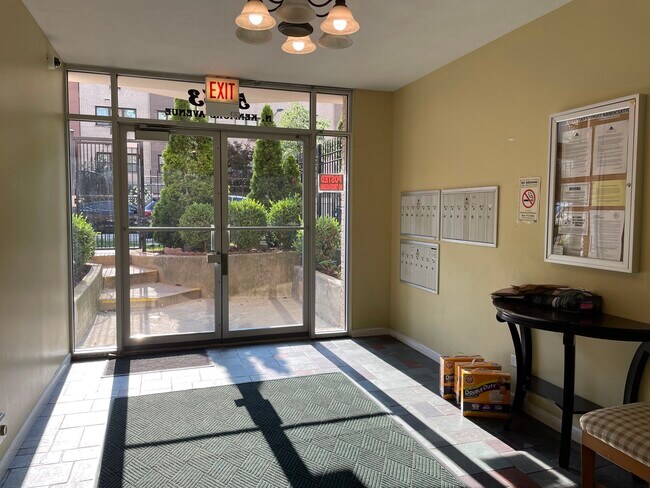 Photo - 5953 N Kenmore Ave