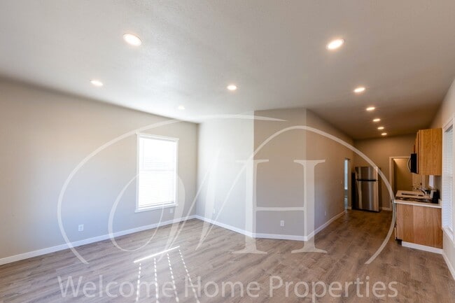 Photo - Newly Remodeled 1 Bedroom with an Office Unit 67 Rima