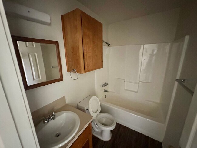 Photo - 204 W Avenue F Unidad B