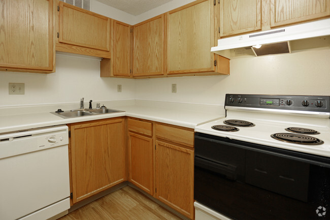2BR, 1BA - 800 SF - Fir Tree Apartments