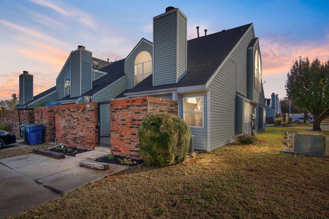 Photo - 1318 Catalpa Ln