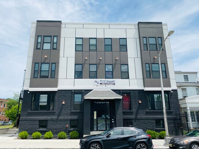 Photo - 502 William St Unit 1D