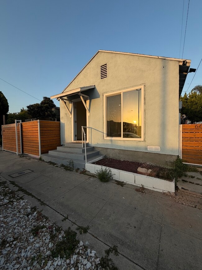 Building Photo - 661 W Ave 28
