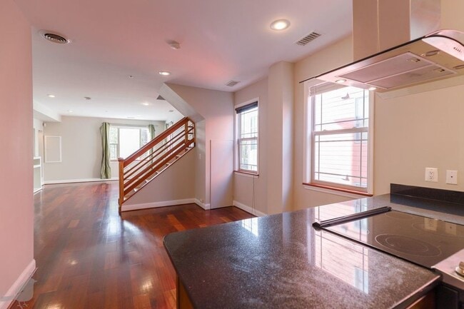 Building Photo - 3573 Warder St NW Rental